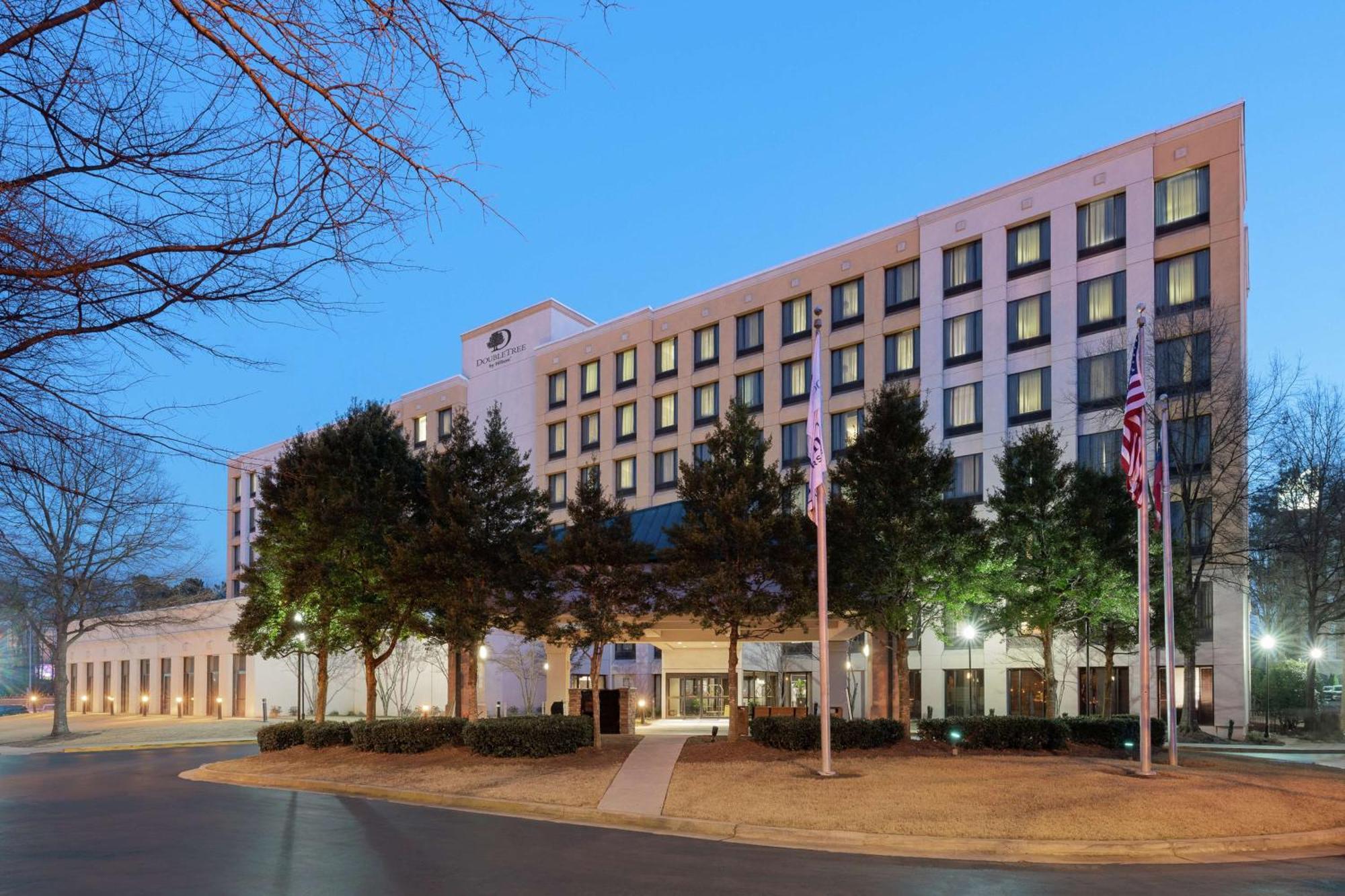 Doubletree By Hilton Atlanta Airport Hotel Exterior photo
