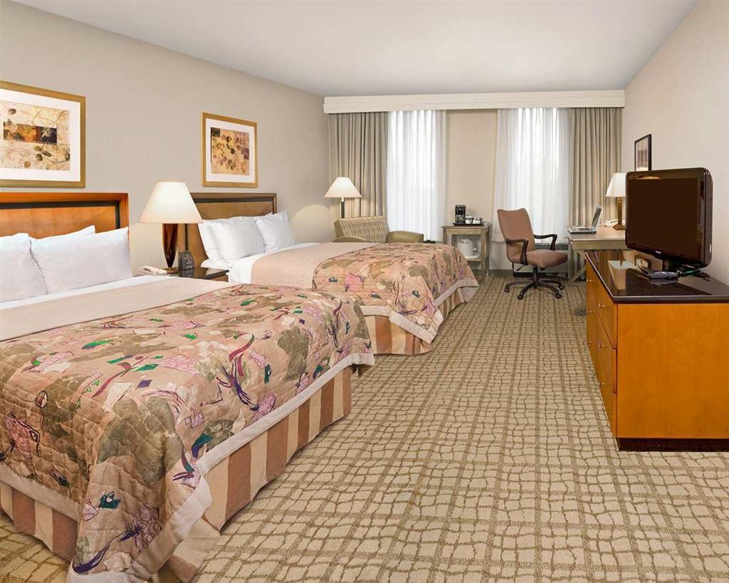 Doubletree By Hilton Atlanta Airport Hotel Room photo